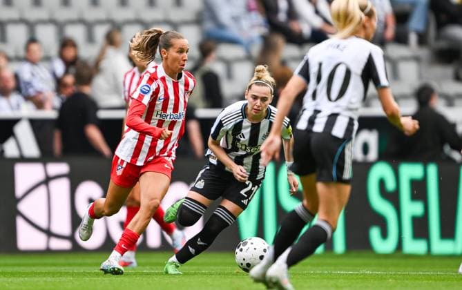 Tatiana Pinto of Athletico Madrid Women and Jasmine McQuade of Newcastle United Women Newcastle United Women v Atletico Madrid Women, Pre Season Friendly, Football, St James Park, Newcastle, UK - 09 Aug 2025Newcastle St James Park United Kingdom EDITORIAL USE ONLY No use with unauthorised audio, video, data, fixture lists, club league logos or live services. Online in-match use limited to 120 images, no video emulation. No use in betting, games or single club league player publications. Copyright: xGreigxCowie Shutterstockx 15433744i