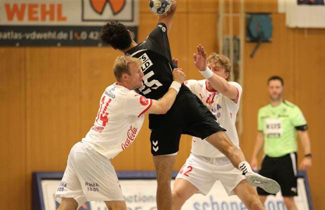 Photo Marinus MUNK Aalborg throws against Magnus GULLERUD Kolstad and on the right Martin Hernes HOVDE Kolstad Handball Men international, pre-season preparation at the Heide Cup in Schneverdingen on Sat 09 08 2025 Aalborg BK Kolstad IL