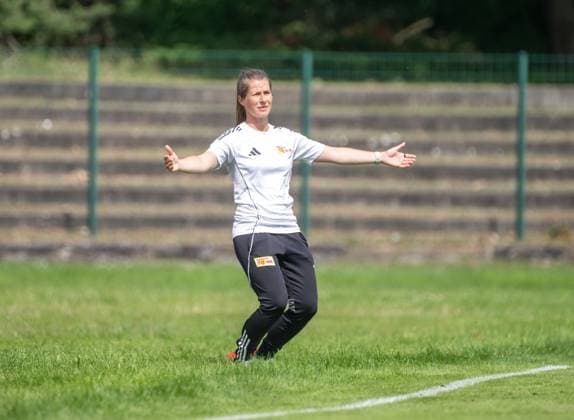 Fußball, U 19, Saison 2025 26, A-Junioren Bundesliga, DFB-Nachwuchsliga (2. Spieltag Vorrunde Gruppe C), 1. FC Union Berlin - 1. FC Magdeburg, Trainerin Marie-Louise Eta (U19, 1. FC Union Berlin), 09.08. 2025, *** Soccer, U 19, Season 2025 26, A Junior Bundesliga, DFB Nachwuchsliga 2 Matchday Preliminary Round Group C , 1 FC Union Berlin 1 FC Magdeburg, Coach Marie Louise Eta U19, 1 FC Union Berlin , 09 08 2025, Copyright: xMatthiasxKochx