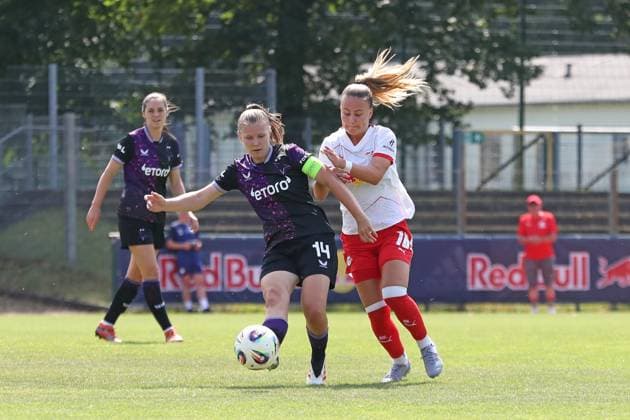 Test match women RB Leipzig vs Slavia Prague, 09 08 25 captain Lucie Bendova 14, Slavia Prague vs Annabel Schasching 16, RB Leipzig soccer, Google Pixel Womens Bundesliga, season 2025 2026, test match preparation RB Leipzig vs Slavia Prague on 09 08 25 at Stadion am Bad, Markranstädt Copyright: xBEAUTIFULxSPORTS JanxKaeferx