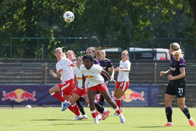 Test match women RB Leipzig vs Slavia Prague, 09 08 25 Delice Boboy 17, RB Leipzig with a header attempt soccer, Google Pixel Women Bundesliga, season 2025 2026, test match preparation RB Leipzig vs Slavia Prague on 09 08 25 at Stadion am Bad, Markranstädt Copyright: xBEAUTIFULxSPORTS JanxKaeferx