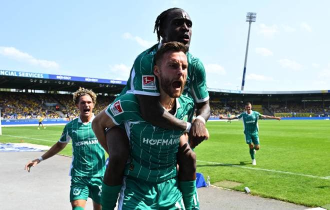 09 08 2025 Soccer Season 2025 2026 2 Soccer Bundesliga 02 Matchday Eintracht Braunschweig BTSV SpVgg Greuther Fürth Kleeblatt Sportfoto Zink xwoxzix DFL regulations prohibit any use of photographs as image sequences and or quasi video only for editorial use Torjubel Jubel Freude nach Treffer Tor Torschuß zum 2 2 durch Felix Higl 18, SpVgg Greuther Fürth Felix Higl 18, SpVgg Greuther Fürth Noel Futkeu 9, SpVgg Greuther Fürth