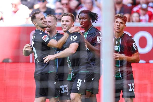 09 08 2025, Football, Fortuna Düsseldorf Hannover 96, 2 Fußball Bundesliga, Merkur Spiel Arena, Saison 2025 2026 Goal celebration after the goal to 2 0 by scorer Benjamin Källman Hannover96 09 DFB regulations prohibit any use of photographs as image sequences and or quasi video Nordrhein Westfalen Germany
