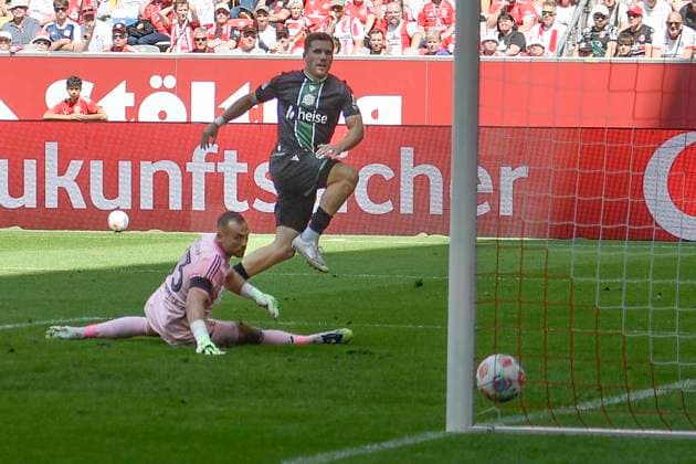 Benjamin Källman Kaellman Hannover 9 scores the goal to 0 2 09 08 2025 Soccer Fortuna Duesseldorf vs Hannover 96 , Merkur Spiel Arena, Duesseldorf, DFB DFL REGULATIONS PROHIBIT ANY USE OF PHOTOGRAPHS AS IMAGE SEQUENCES AND OR QUASI VIDEO Copyright: xpepphotox xHorstxMauelshagenx pep00321, pep_2025089_hm_104456