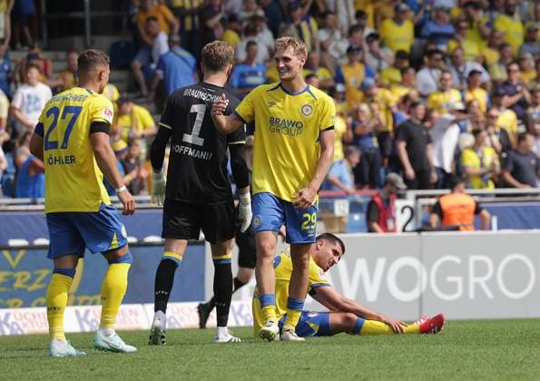 Joy at goalkeeper Ron Thorben Hoffmann Eintracht Braunschweig , Sven Koehler Eintracht Braunschweig , Fabio di Michele Sanchez Eintracht Braunschweig , Lukas Frenkert Eintracht Braunschweig Football, Men, Season 2025 2026 2 BL, Eintracht Stadion, Eintracht Braunschweig vs Spielvereinigung Greuther Fuerth 3 2 DFL REGULATIONS PROHIBIT ANY USE OF PHOTOGRAPHS AS IMAGE SEQUENCES AND OR QUASI VIDEO