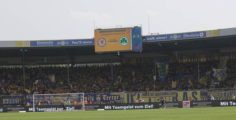 The Suedkurve celebrates the victory 3 2 Football, Men, Season 2025 2026 2 BL, Eintracht Stadion, Eintracht Braunschweig vs Spielvereinigung Greuther Fuerth 3 2 DFL REGULATIONS PROHIBIT ANY USE OF PHOTOGRAPHS AS IMAGE SEQUENCES AND OR QUASI VIDEO