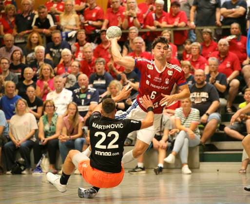 Photo Goal throw by Elias KOFLER HSV against Patrik MARTINOVIC Schaffhausen Handball Men international, pre-season preparation at the Heide Cup in Schneverdingen on Sat 09 08 2025 HSV Handball Kadetten Schaffhausen