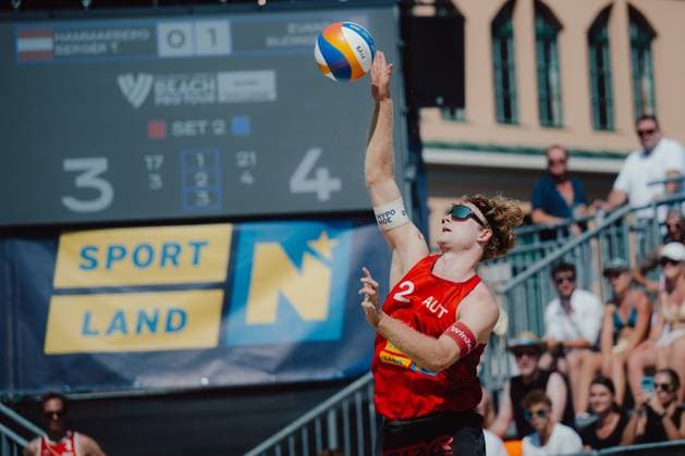 Beach volleyball, Beachvolleyball - Baden Challenge BADEN,AUSTRIA,09.AUG.25 - BEACH VOLLEYBALL - FIVB World Tour - Baden Challenge. Image shows Tim Berger (AUT).  GEPAxpictures xAlexanderxSolc