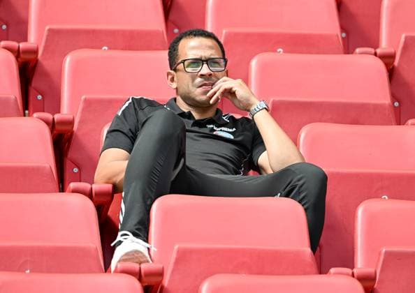 09 08 2025, xsltx, Football Test Match, FSV Mainz 05 Racing Strasbourg v l Liam Rosenior Coach Racing Strasbourg relaxed in the stands before kick-off DFL DFB REGULATIONS PROHIBIT ANY USE OF PHOTOGRAPHS as IMAGE SEQUENCES and or QUASI VIDEO