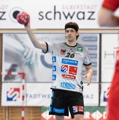 09 08 2025 Handball Sporthalle Schwaz Ost, Osthalle, Tirol, Austria Silberregion Karwendel Cup 3rd place match Sparkasse Schwaz Handball Tirol white Eulen Ludwigshafen red Bild 26 Michael Miskovez Schwaz