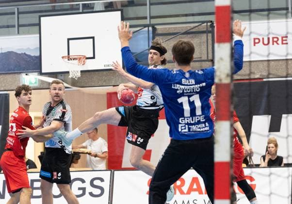 09 08 2025 Handball Sporthalle Schwaz Ost, Osthalle, Tirol, Austria Silberregion Karwendel Cup 3rd place match Sparkasse Schwaz Handball Tirol white Eulen Ludwigshafen red Picture 26 Michael Miskovez Schwaz , 11 Mats Gruppe Ludwigshafen