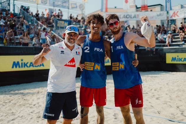 Beach volleyball, Beachvolleyball - Baden Challenge BADEN,AUSTRIA,09.AUG.25 - BEACH VOLLEYBALL - FIVB World Tour - Baden Challenge. Image shows the rejoicing of Calvin Aye (FRA) and Remi Bassereau (FRA).  GEPAxpictures xAlexanderxSolc