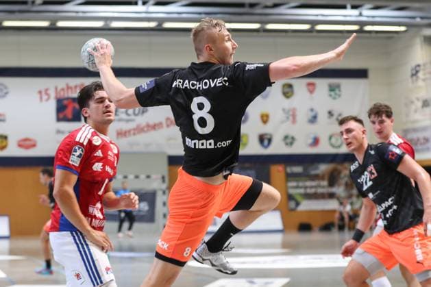 09 08 2025, xgox, Handball Heide Cup, Handball Sport Verein Hamburg Kadetten Schaffhausenemspor, v l David Hrachivec Schaffhausen, 8 throws goal, Torschuetze, erzielt Tor, Treffer, scores the goal Schneverdingen