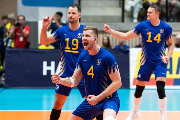 250809 Viktor Lindberg, Alfred Brink and Jacob Link of Sweden celebrate during Eurovolley Qualifier match between Sweden and Spain on August 9, 2025 in Habo Photo Robert Boman BILDBYRAN kod XZ XZ0216 volleyball volleyball landslaget sverige spanien national team bbeng em kval em kval herrlandslaget jubel  Copyright: ROBERTxBOMAN BB250809BB564