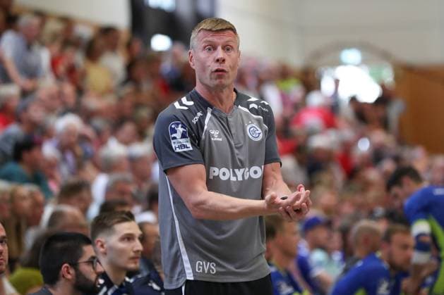 09 08 2025, xgox,Handball Heide Cup VfL Gummersbach TSV Hannover Burgdorf emspor, v l Gudjon Valur Sigurdsson Gummersbach, coach gives instructions, gestures with arms, gesticulates, gives instructions Schneverdingen