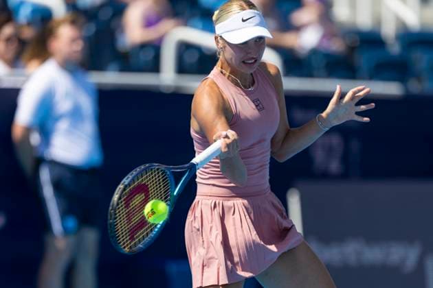 August 9, 2025, Mason, Ohio, USA: Mason, Ohio; Cincinnati Open Tennis Tournament - 2025 08 09 - Anastasia Potapova plays a ball against opponent Iga Swiatek. - ZUMAPress Mason USA - ZUMAn24_ 20250809_zaf_n24_004 Copyright: xWallyxNellx
