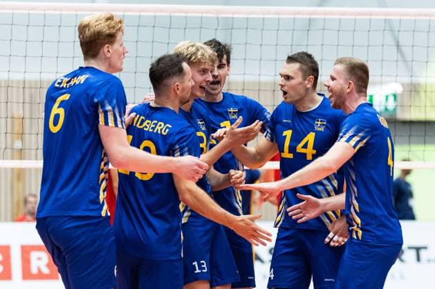 250809 Players of Sweden celebrate during Eurovolley Qualifier match between Sweden and Spain on August 9, 2025 in Habo Photo Robert Boman BILDBYRAN code XZ XZ0216 volleyball volleyball landslaget sverige spanien national team bbeng em kval em kval herrlandslaget audience  Copyright: ROBERTxBOMAN BB250809BB620