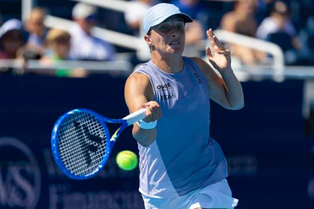 August 9, 2025, Mason, Ohio, USA: Mason, Ohio; Cincinnati Open Tennis Tournament - 2025 08 09 - Iga Swiatek plays a ball against opponent Anastasia Potapova. - ZUMAPress Mason USA - ZUMAn24_ 20250809_zaf_n24_034 Copyright: xWallyxNellx