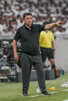 UAE v Iran - 2026 FIFA World Cup, WM, Weltmeisterschaft, Fussball Qualifier AL AIN, UAE - SEPTEMBER 10: Amir Ghalenoei head coach of Iran follows the 2026 FIFA World Cup Qualifier match between United Arab Emirates and Iran at the Hazza Bin Zayed Stadium in Al Ain, UAE on September 10, 2024. United Arab Emirates World. Editorial use only. Please get in touch for any other usage.  Copyright: x2025xAnadoluxWaleedxZeinx