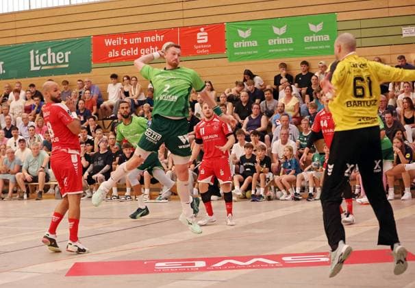 09 08 2025, xovx, Handball Lindencup 2025, HSG Wetzlar MT Melsungen v l Adrian Sipos MT Melsungen , Philipp Ahouansou HSG Wetzlar , Nikola Grahovac HSG Wetzlar , Dimitri Ignatow MT Melsungen , Jonas Riecke MT Melsungen , Laszlo Bartucz MT Melsungen Linden Stadthalle Hessen Germany EN