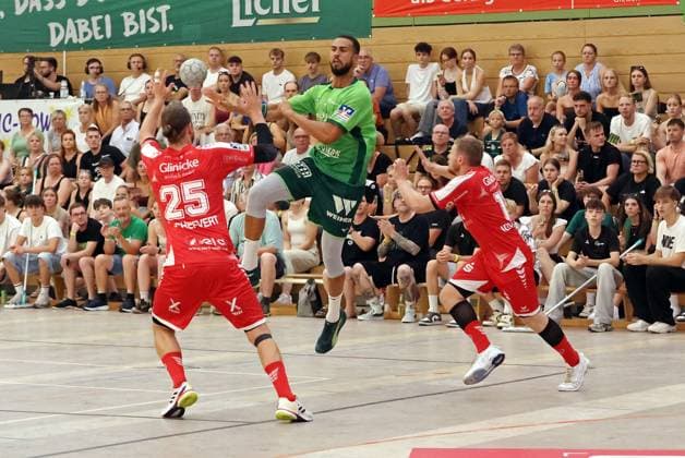 09 08 2025, xovx, Handball Lindencup 2025, HSG Wetzlar MT Melsungen v l Olle Forsell Schefvert MT Melsungen , Philipp Ahouansou HSG Wetzlar , Dimitri Ignatow MT Melsungen Linden Stadthalle Hessen Germany EN