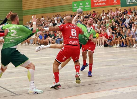 09 08 2025, xovx, Handball Lindencup 2025, HSG Wetzlar MT Melsungen v l Nikola Grahovac HSG Wetzlar , Adrian Sipos MT Melsungen , Dominik Mappes HSG Wetzlar , Alexandre Cavalcanti MT Melsungen Linden Stadthalle Hessen Germany EN