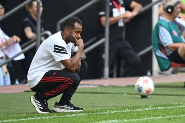 Coach Daniel THIOUNE D watches the match Soccer 2 Bundesliga, 2 Matchday, Fortuna Duesseldorf D Hannover 96 H 0 2 on 09 08 2025 at Merkur Spiel Arena Duesseldorf Germany DFL regulations prohibit any use of photographs as image sequences and or quasi video ÃÂ