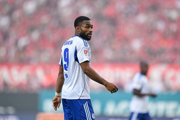Football, Schalke striker Sylla has not picked up his dog from the dog sitter, archive pictures