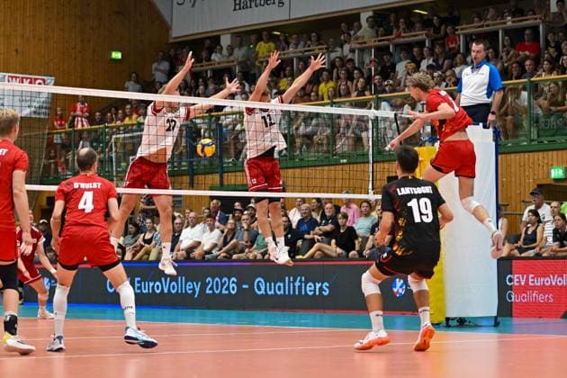 VOLLEYBALL - CEV Euro Quali, AUT vs BEL HARTBERG,AUSTRIA,09.AUG.25 - VOLLEYBALL - CEV European Volleyball Championship 2026, qualification, OEVV international match, Länderspiel, Nationalmannschaft Austria vs Belgium. Image shows Nicolai Grabmueller, Alexander Berger (AUT) and Ferre Reggers (BEL).  GEPAxpictures xAvnixRetkoceri