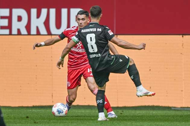 from left in duel Sotiris Alexandropoulos Duesseldorf 14 Enzo Leopold Hannover 8 09 08 2025 Soccer Fortuna Duesseldorf vs Hannover 96 , Merkur Spiel Arena, Duesseldorf, DFB DFL REGULATIONS PROHIBIT ANY USE OF PHOTOGRAPHS AS IMAGE SEQUENCES AND OR QUASI VIDEO Copyright: xpepphotox xHorstxMauelshagenx pep00321, pep_2025089_hm_103579