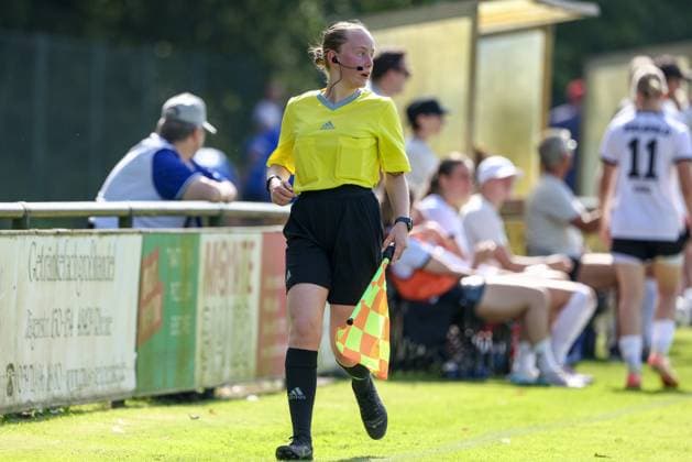 Assistant referee Celine Ahlers, 09 08 2025, Spelle Germany , Soccer, Test match women, SV Meppen DSC Arminia Bielefeld xobx