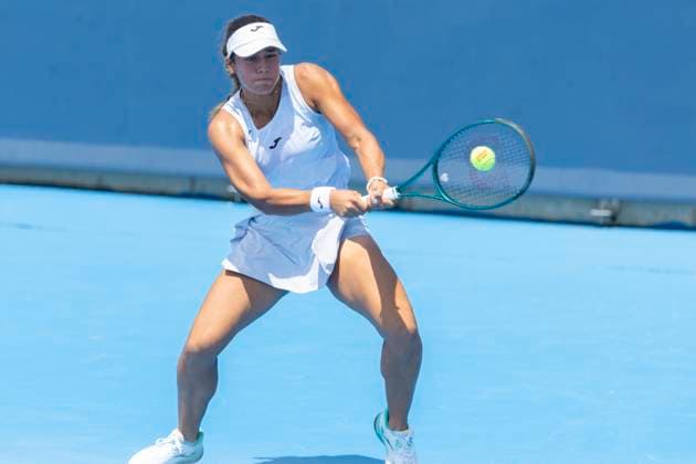 August 9, 2025, Mason, Ohio, USA: Mason, Ohio; Cincinnati Open Tennis Tournament - 2025 08 09 -Jessica Bouzas Maneiro plays a ball against opponent Leylah Fernandez. - ZUMAPress Mason USA - ZUMAn24_ 20250809_zaf_n24_065 Copyright: xWallyxNellx