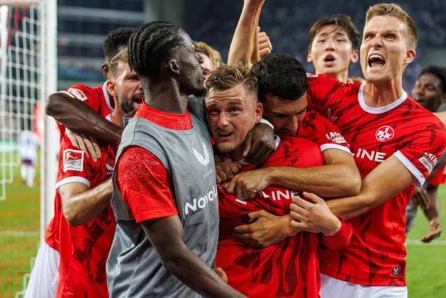 Marlon Ritter (1.FC Kaiserslautern) bejubelt den Treffer zum 1:0 mit Richmond Tachie (1.FC Kaiserslautern), Mahir Emreli (1.FC Kaiserslautern), Fabian Kunze (1.FC Kaiserslautern), 1. FC Kaiserslautern vs FC Schalke 05, Fussball, 2. Bundesliga, 2. Spieltag, Saison 2025 2026, 09.08.2025 1. FC Kaiserslautern vs FC Schalke 05, Fussball, 2. Bundesliga, 2. Spieltag, Saison 2025 2026, 09.08.2025 *** Marlon Ritter 1 FC Kaiserslautern celebrates the goal for 1 0 with Richmond Tachie 1 FC Kaiserslautern , Mahir Emreli 1 FC Kaiserslautern , Fabian Kunze 1 FC Kaiserslautern , 1 FC Kaiserslautern vs FC Schalke 05, Soccer, 2 Bundesliga, Matchday 2, Season 2025 2026, 09 08 2025 1 FC Kaiserslautern vs FC Schalke 05, Soccer, 2 Bundesliga, Matchday 2, Season 2025 2026, 09 08 2025 Copyright: xEibner-Pressefoto AlexanderxNeisx EP_ANS