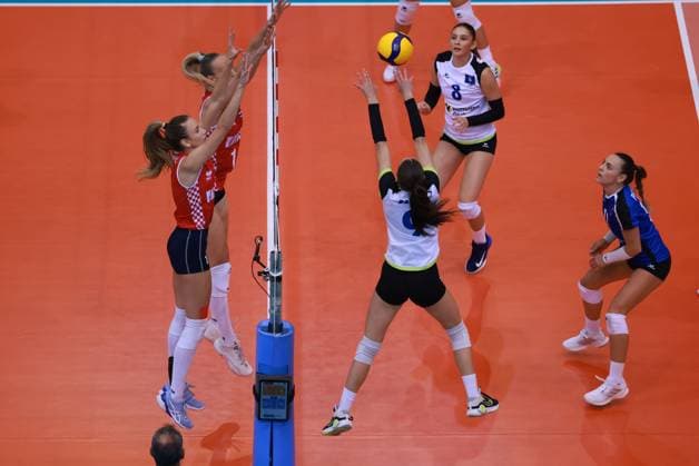 Croatia v Kosovo: CEV EuroVolley 2026 Qualifiers Karla Antunovic and Martina Samadan of Croatia and Jona Krasniqi, Blerina Begaj and Adelajda Ilazi of Kosovo during the CEV EuroVolley 2026 Qualification Phase group G Leg 4 match between Croatia and Kosovo at Gradski vrt Hall in Osijek, Croatia, on August 9, 2025.  DavorxJavorovic PIXSELL