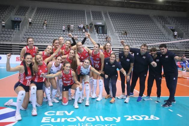 Croatia v Kosovo: CEV EuroVolley 2026 Qualifiers Players of Croatia, Marija Vrban, Ana Burilovic, Mirta Freund, Karla Antunovic, Nina Strize, Matea Smoljan, Luna Becic, Andrea Mihaljevic, Mika Grbavica, Ana Istuk, Martina Samadan, Izabela Stimac, Viktoria Ana Trcol, Josipa Markovic and head coach of Croatia Igor Arbutina pose for a team photo during the CEV EuroVolley 2026 Qualification Phase group G Leg 4 match between Croatia and Kosovo at Gradski vrt Hall in Osijek, Croatia, on August 9, 2025. DavidxJerkovic PIXSELL