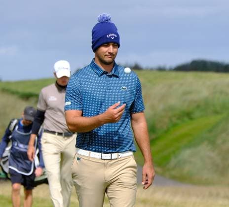 UK: Nexo Championship, Old Course at Trump International Golf Links, Aberdeen, Scotland on 09 August 2025: Pictured: Julien Brun (France) juggles his ball during the third round of the Nexo Championship 2025 at Trump International Golf Links, Aberdeenshire, Scotland Aberdeen Trump International Golf Links Scotland Copyright: xAlexxToddx