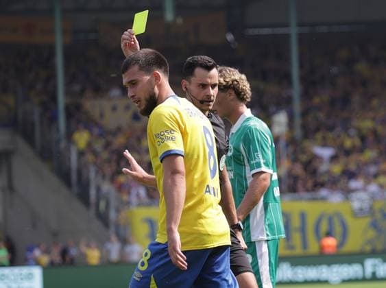 Mehmet Aydin Eintracht Braunschweig gets the yellow card Football, Men, Season 2025 2026 2 BL, Eintracht Stadion, Eintracht Braunschweig vs Spielvereinigung Greuther Fuerth 3 2 DFL REGULATIONS PROHIBIT ANY USE OF PHOTOGRAPHS AS IMAGE SEQUENCES AND OR QUASI VIDEO