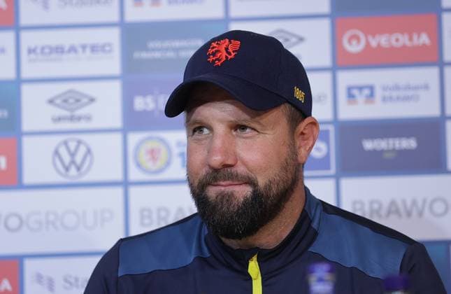 Head coach Heiner Backhaus Eintracht Braunschweig at the press conference Football, Men, Season 2025 2026 2 BL, Eintracht Stadion, Eintracht Braunschweig vs Spielvereinigung Greuther Fuerth 3 2 DFL REGULATIONS PROHIBIT ANY USE OF PHOTOGRAPHS AS IMAGE SEQUENCES AND OR QUASI VIDEO