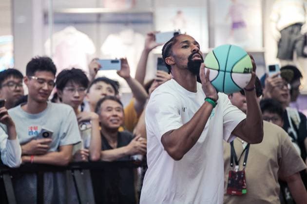 SHANGHAI, CHINA - AUGUST 08: NBA, Basketball Herren, USA star Spencer Dinwiddie shoots a ball during his 2025 China Tour on August 8, 2025 in Shanghai, China.  Copyright: xVCGx 111584109288