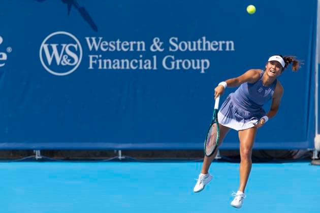 August 9, 2025, Mason, Ohio, USA: Mason, Ohio; Cincinnati Open Tennis Tournament - 2025 08 09 - Emma Raducanu plays a ball against opponent Olga Danilovic. - ZUMAPress Mason USA - ZUMAn24_ 20250809_zaf_n24_156 Copyright: xWallyxNellx