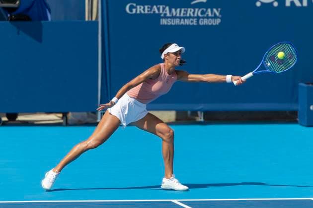 August 9, 2025, Mason, Ohio, USA: Mason, Ohio; Cincinnati Open Tennis Tournament - 2025 08 09 - Emma Raducanu plays a ball against opponent Olga Danilovic. - ZUMAPress Mason USA - ZUMAn24_ 20250809_zaf_n24_160 Copyright: xWallyxNellx