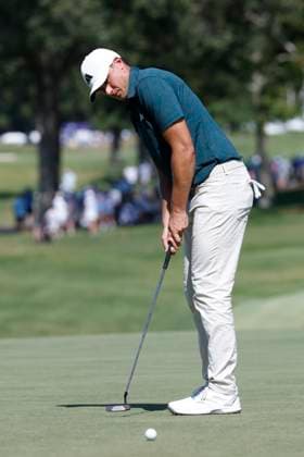 MEMPHIS, TN - AUGUST 09: Ludvig Aberg of Sweden hits a putt on No. 17 during the third round of the FedEx St. Jude Championship, August 9, 2025, at TPC Southward in Memphis, Tennessee. (Photo by Matthew Maxey Icon Sportswire) GOLF: AUG 09 PGA, Golf Herren FedEx Cup Playoffs - FedEx St. Jude Championship EDITORIAL USE ONLY Icon250809071