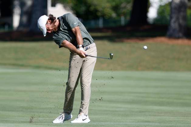 MEMPHIS, TN - AUGUST 09: Tommy Fleetwood of England hits his second shot on No. 17 during the third round of the FedEx St. Jude Championship, August 9, 2025, at TPC Southward in Memphis, Tennessee. (Photo by Matthew Maxey Icon Sportswire) GOLF: AUG 09 PGA, Golf Herren FedEx Cup Playoffs - FedEx St. Jude Championship EDITORIAL USE ONLY Icon250809079