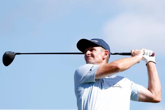 MEMPHIS, TN - AUGUST 09: Justin Rose of England watches his tee shot on No. 18 during the third round of the FedEx St. Jude Championship, August 9, 2025, at TPC Southward in Memphis, Tennessee. (Photo by Matthew Maxey Icon Sportswire) GOLF: AUG 09 PGA, Golf Herren FedEx Cup Playoffs - FedEx St. Jude Championship EDITORIAL USE ONLY Icon250809082