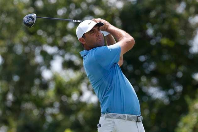 MEMPHIS, TN - AUGUST 09: Scottie Scheffler of the United States watches his tee shot on No. 9 during the third round of the FedEx St. Jude Championship, August 9, 2025, at TPC Southward in Memphis, Tennessee. (Photo by Matthew Maxey Icon Sportswire) GOLF: AUG 09 PGA, Golf Herren FedEx Cup Playoffs - FedEx St. Jude Championship EDITORIAL USE ONLY Icon250809031