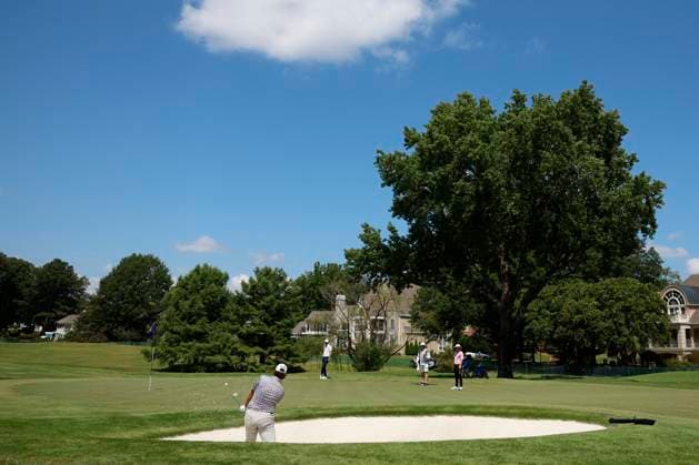 MEMPHIS, TN - AUGUST 09: Aldrich Potgieter of South Africa hits from a green side bunker on No. 10 during the third round of the FedEx St. Jude Championship, August 9, 2025, at TPC Southward in Memphis, Tennessee. (Photo by Matthew Maxey Icon Sportswire) GOLF: AUG 09 PGA, Golf Herren FedEx Cup Playoffs - FedEx St. Jude Championship EDITORIAL USE ONLY Icon250809013
