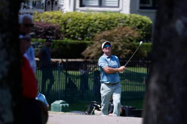 MEMPHIS, TN - AUGUST 09: Ryan Fox of New Zealand hits from the rough behind a tree on No. 10 during the third round of the FedEx St. Jude Championship, August 9, 2025, at TPC Southward in Memphis, Tennessee. (Photo by Matthew Maxey Icon Sportswire) GOLF: AUG 09 PGA, Golf Herren FedEx Cup Playoffs - FedEx St. Jude Championship EDITORIAL USE ONLY Icon250809014