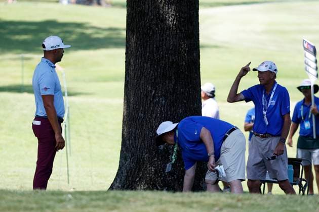 MEMPHIS, TN - AUGUST 09: Erik van Rooyen of South Africa chats with a volunteer after his second shot on No. 10 hit the tree during the third round of the FedEx St. Jude Championship, August 9, 2025, at TPC Southward in Memphis, Tennessee. (Photo by Matthew Maxey Icon Sportswire) GOLF: AUG 09 PGA, Golf Herren FedEx Cup Playoffs - FedEx St. Jude Championship EDITORIAL USE ONLY Icon250809015