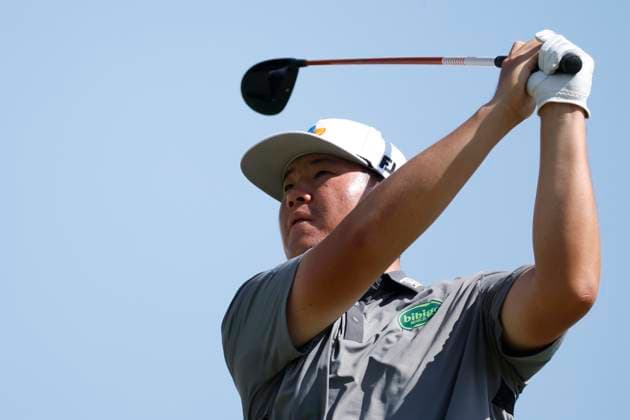 MEMPHIS, TN - AUGUST 09: Sungjae Im of South Korea watches his tee shot on No. 18 during the third round of the FedEx St. Jude Championship, August 9, 2025, at TPC Southward in Memphis, Tennessee. (Photo by Matthew Maxey Icon Sportswire) GOLF: AUG 09 PGA, Golf Herren FedEx Cup Playoffs - FedEx St. Jude Championship EDITORIAL USE ONLY Icon250809067