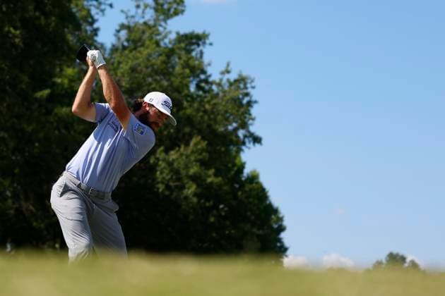 MEMPHIS, TN - AUGUST 09: Cameron Young of the United States hits his tee shot on No. 18 during the third round of the FedEx St. Jude Championship, August 9, 2025, at TPC Southward in Memphis, Tennessee. (Photo by Matthew Maxey Icon Sportswire) GOLF: AUG 09 PGA, Golf Herren FedEx Cup Playoffs - FedEx St. Jude Championship EDITORIAL USE ONLY Icon250809069